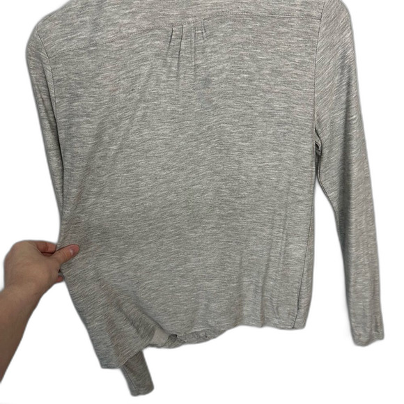 Banana Republic Grey Wrap Front Button-Down Blouse Size Small Minimalist Basic - Picture 5 of 13